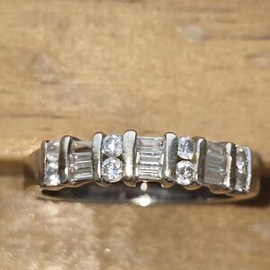 Elegant 14k White Gold And Diamonds Women's Ring